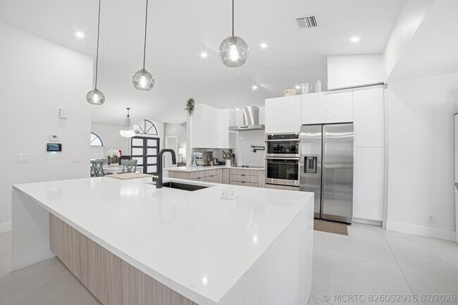 Building Photo - 10027 NW 56th Ct