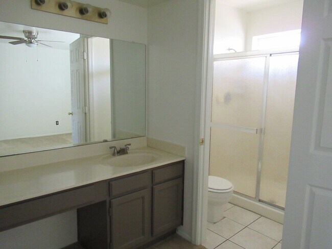 Building Photo - Spacious 4 Bedroom Home in Convenient Mesa...