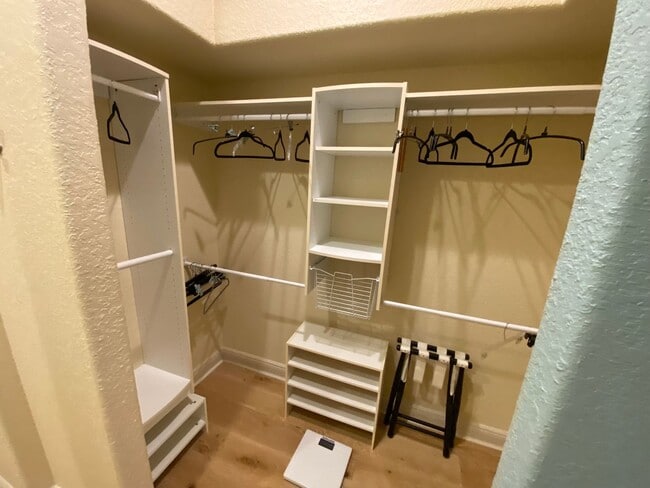 Building Photo - Exquisite - Turnkey, 3 bed + 2 1/2 Bath + ...