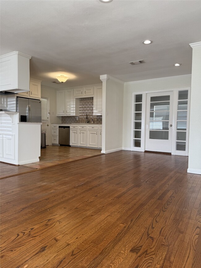 Building Photo - 1234 Gardenia Dr