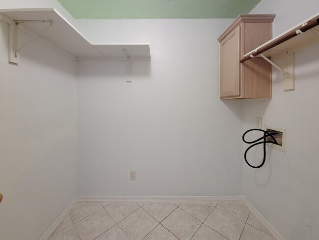 Building Photo - 18511 Falcon Crest Dr