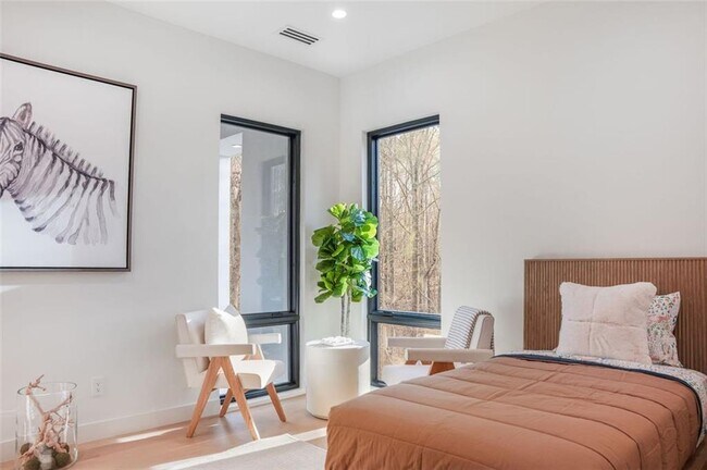 Building Photo - 1736 Cox Rd