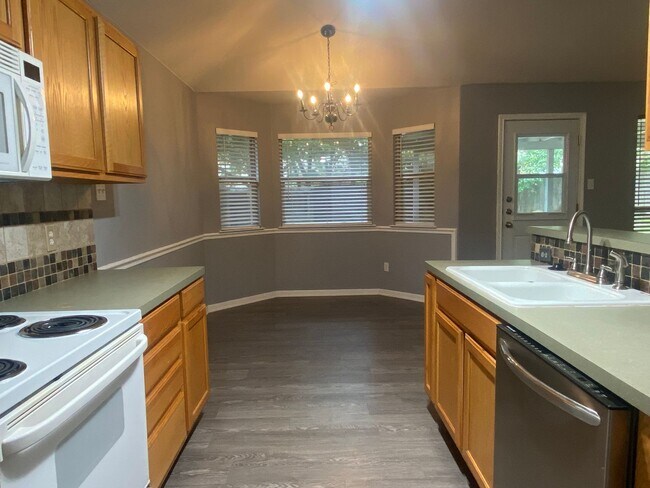 Building Photo - 3 BEDROOM, BELTON ISD