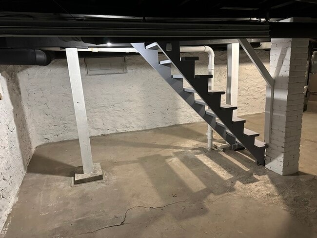 Building Photo - 5414 Brooklyn Ave