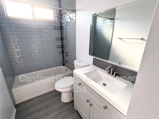 Building Photo - 917 Cabrillo Dr