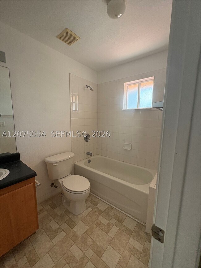 Building Photo - 2064 NE 167th St
