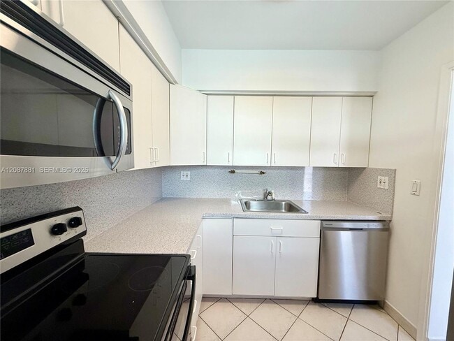 Building Photo - 10178 Collins Ave