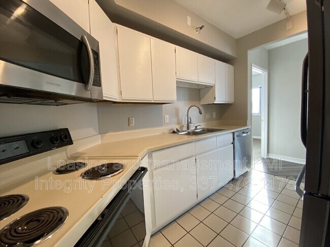 Building Photo - 11550 Southfork Ave