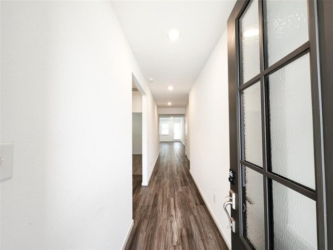 Building Photo - 7230 Greenbriar Bnd Ct