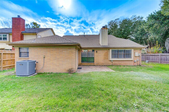 Building Photo - 18418 Arbormont Dr