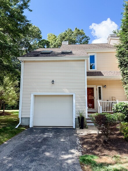 Building Photo - 20 Gaslight Ln