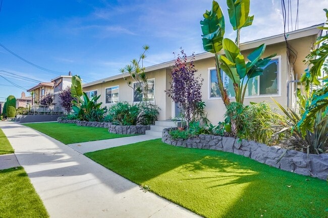 Outside POV - 544 Evergreen St