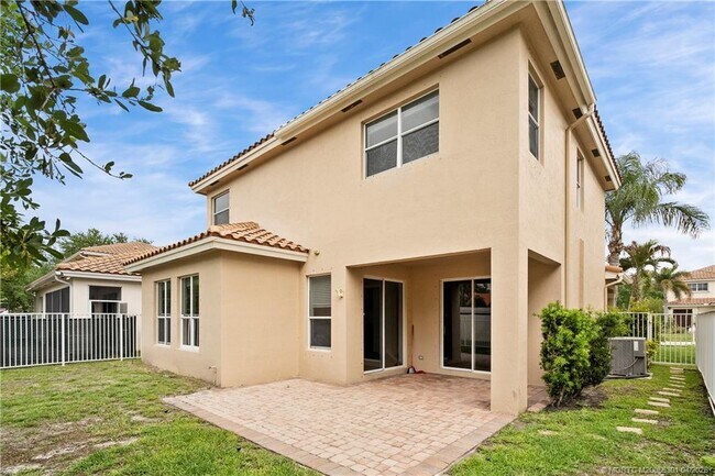 Building Photo - 2736 SW Butterfly Ln