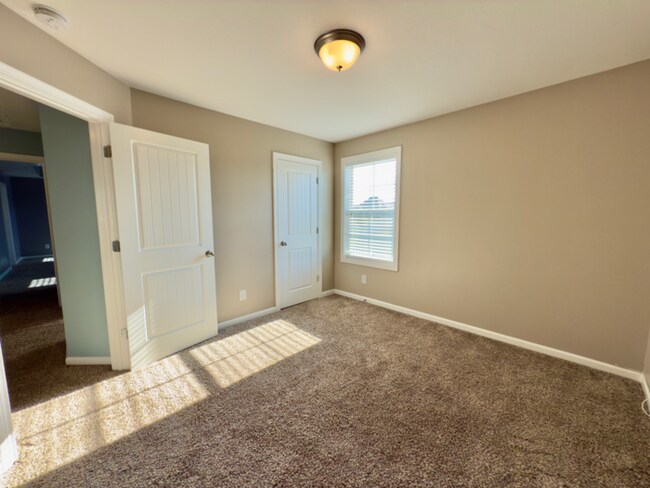 Building Photo - 1325 Millet Dr