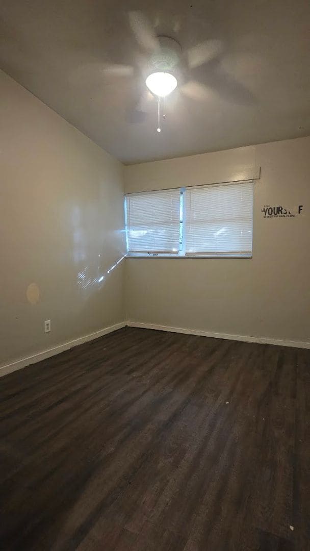 Building Photo - 4/1