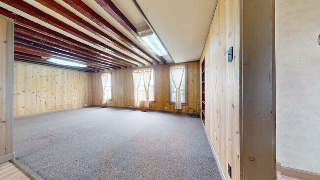 Building Photo - Crestview Schools, large garage & barn on about 2 acres