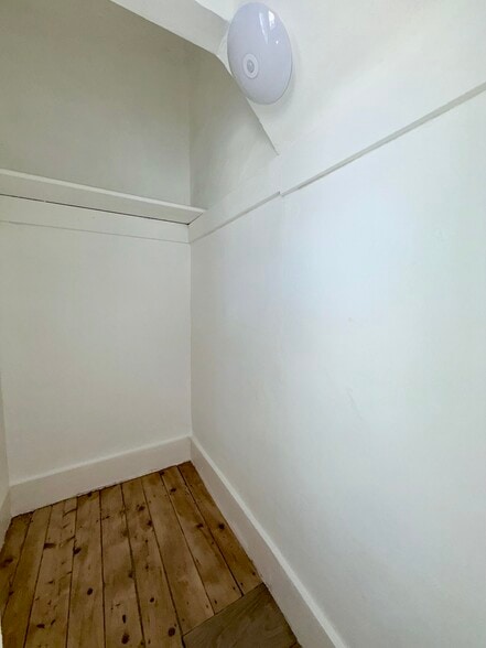 Building Photo - 13 Gladstone St