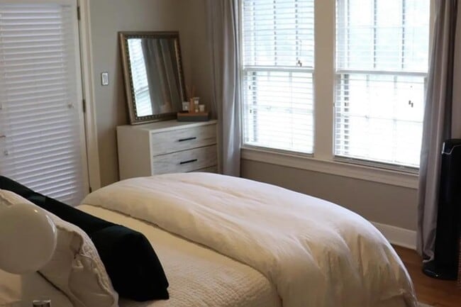 Building Photo - 1200 Alegria Rd