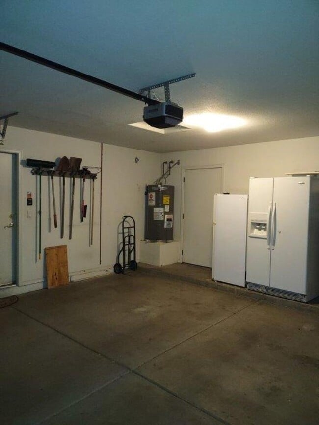 Building Photo - PEORIA ESTATES