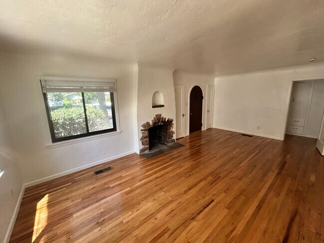 Building Photo - 4 Bedroom/2 Bath Modesto Ca