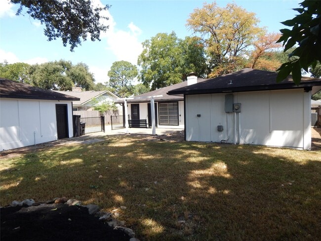Building Photo - 22223 Woodrose Dr