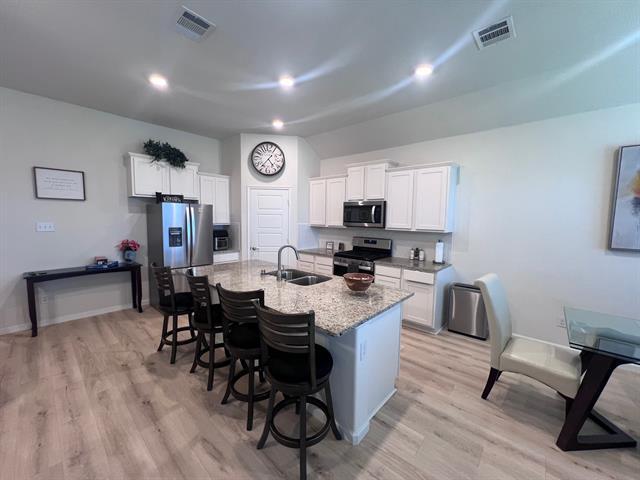 Building Photo - 2909 Llano Dr