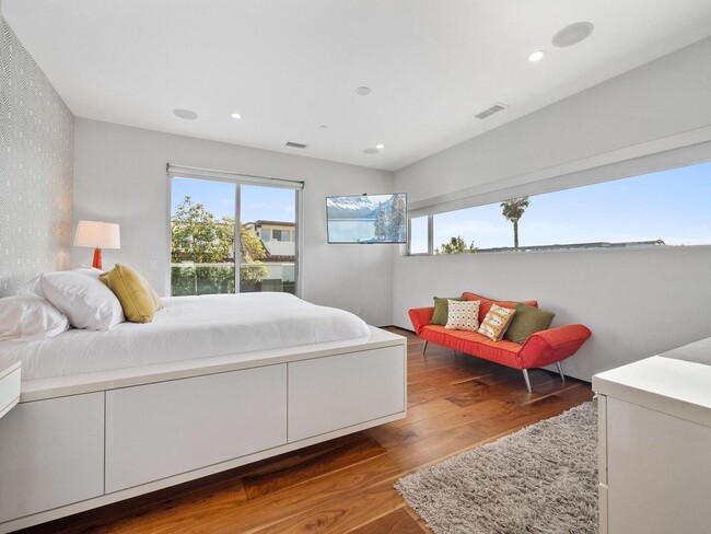 Building Photo - Solana Beach Paradise