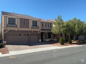 Building Photo - Large Stunning 5 Bedroom Home in the South...
