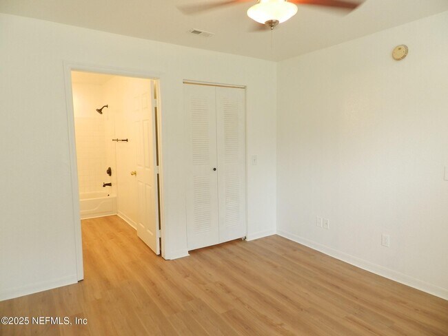 Building Photo - 13703 Richmond Park Dr N