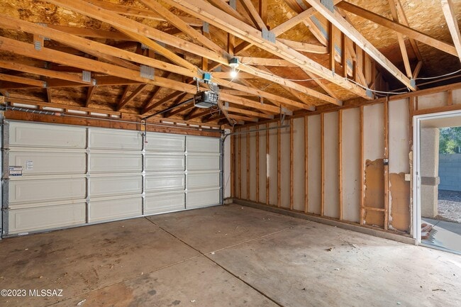 Building Photo - 6082 S Birchwood Dr