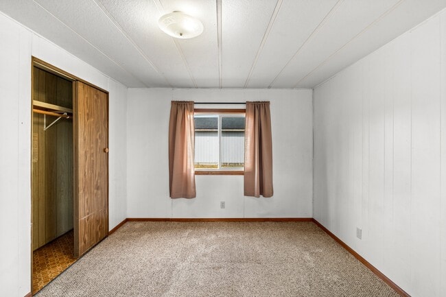 Building Photo - 110 W Veterans Ave