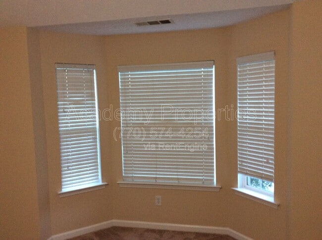 Building Photo - 4015 Yellow Pine Ct