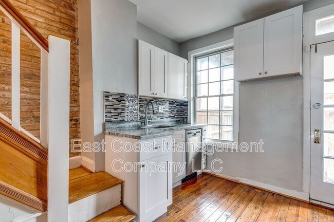Building Photo - 1214 Battery Ave