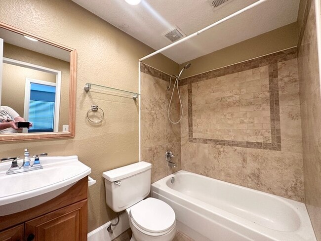 Building Photo - Beautifully Updated Home in Citrus Heights!