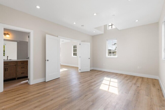 Building Photo - 193 Carmel Ave