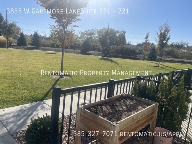 Building Photo - 3855 Gartmore Ln