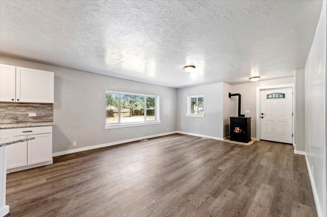 Building Photo - 297 Bard Ave