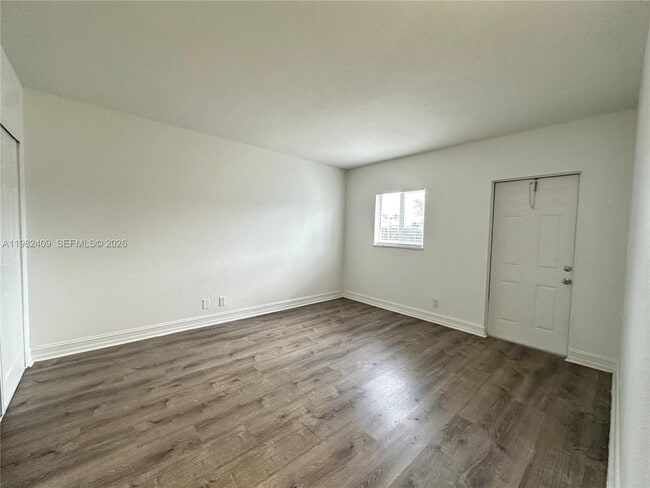 Building Photo - 1400 NE 56th St