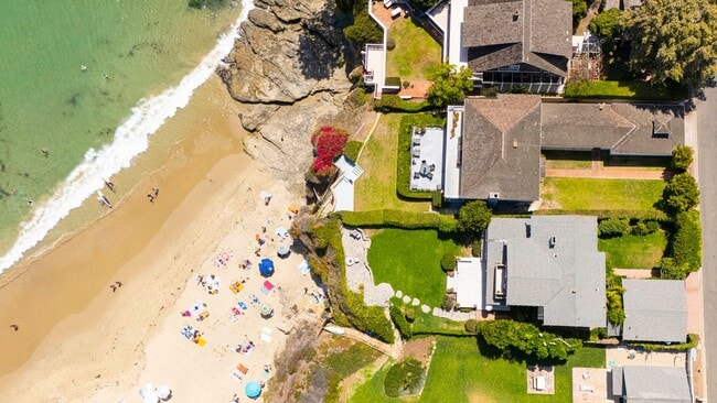 Building Photo - Incredible ocean views and private steps t...