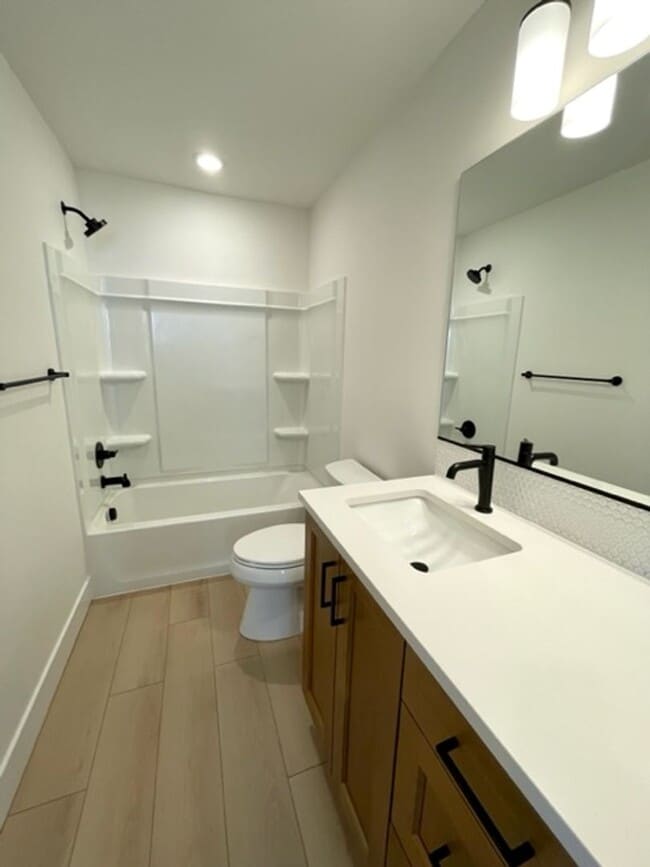 Building Photo - 3070 NE Terreo Pl