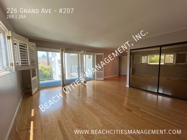 Building Photo - Large 2 Bedroom, 2 Bath Condo with 2 Parki...