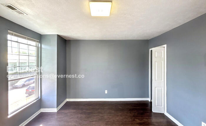 Building Photo - 39 S Yale Ave