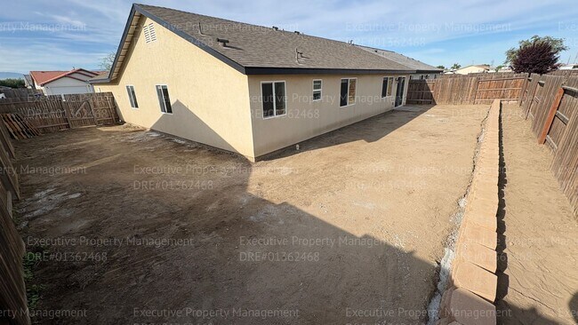 Building Photo - 5 bedroom, 2 bathroom, 3 car garage located near Taft Hwy/ Chevalier Rd