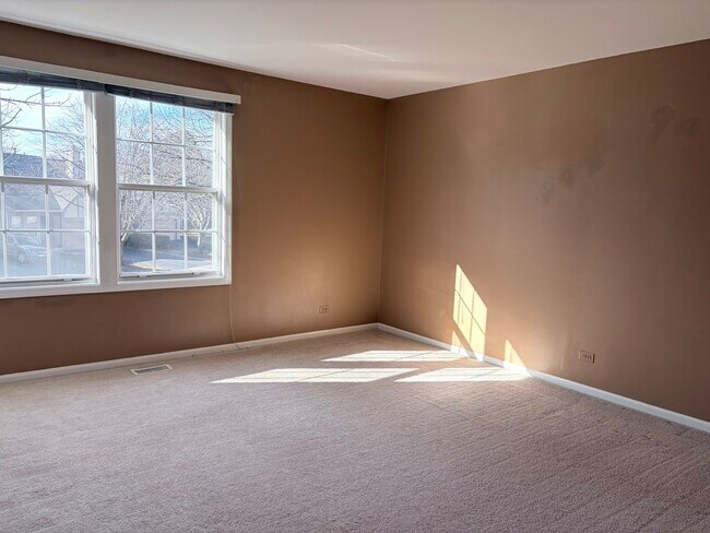 Building Photo - 1428 W Sapphire Dr