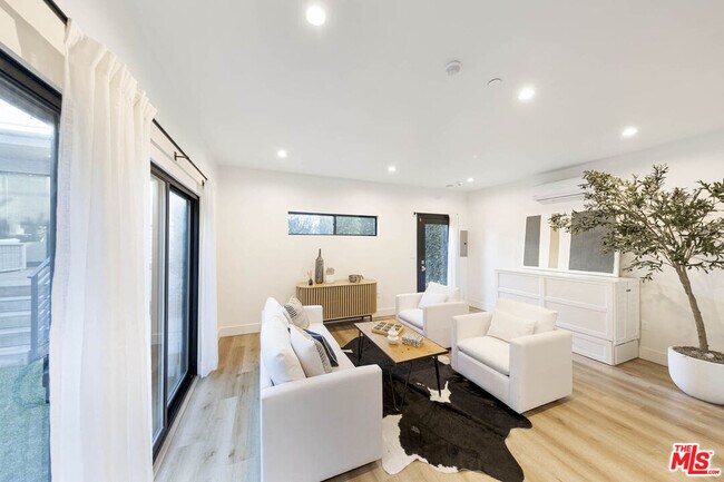 Building Photo - 123 S Kilkea Dr