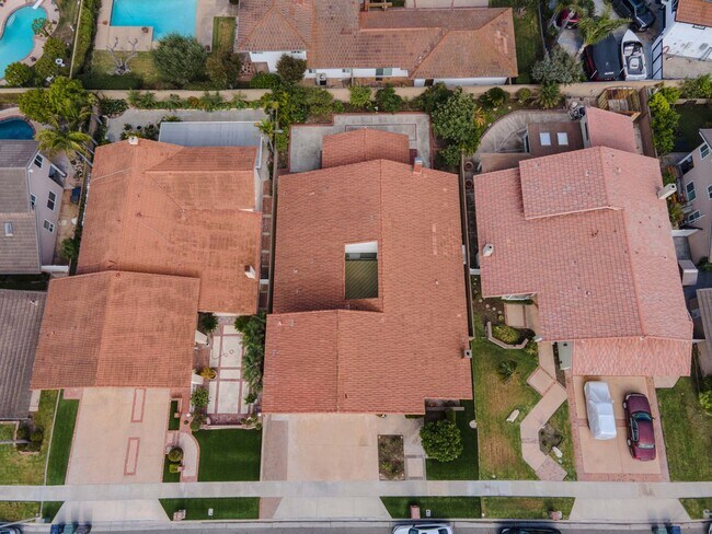 Building Photo - Fountain Valley Family home