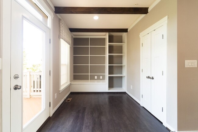 Building Photo - 10225 Hilltop Ascent Dr