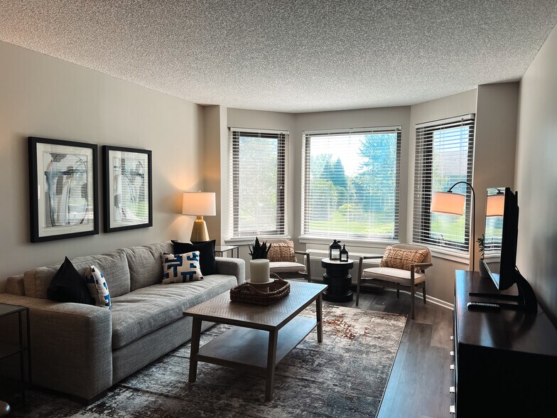 Iroquois Club 1101 Iroquois Ave Naperville IL 60563 Apartment Finder