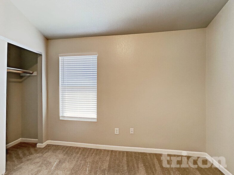 Building Photo - 9822 Vandenberg Way