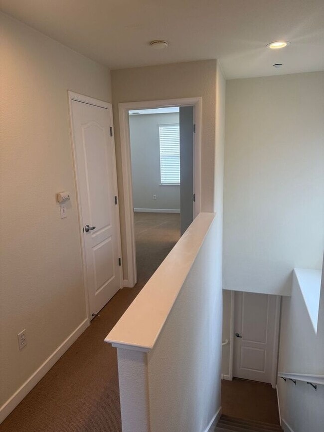 Building Photo - Stunning 2-bedroom, 2.5-bathroom condo